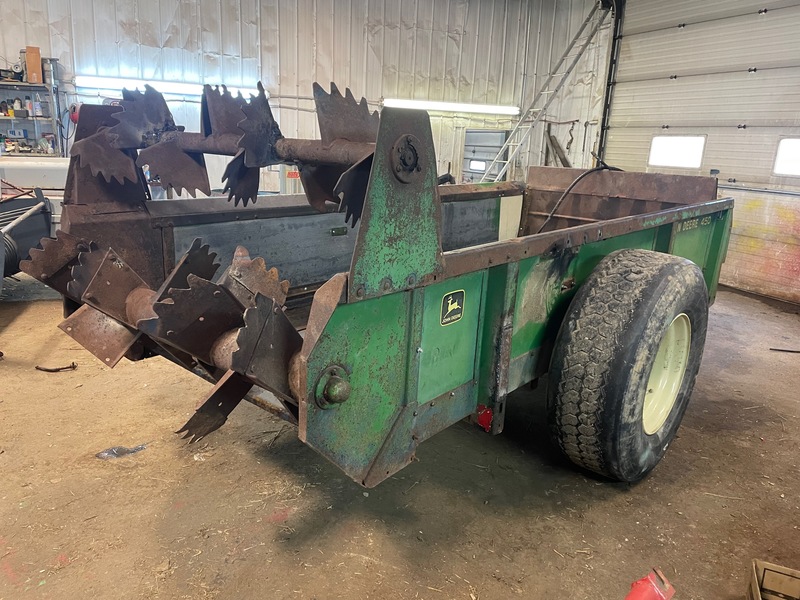 Manure Equipment  John Deere 450 Hydra-Push Manure Spreader - Double Beater Photo